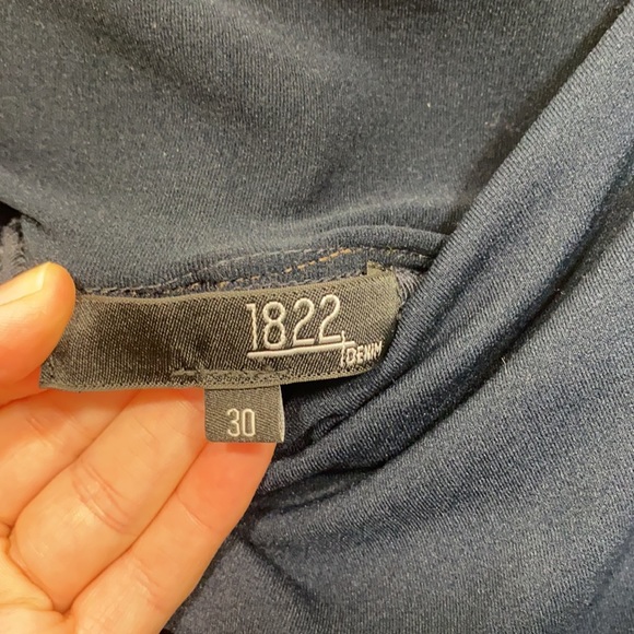 1822 brand maternity jeans boyfriend fit distressed full panel distressed 30” - Picture 11 of 11